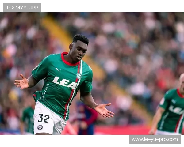 莱万多夫斯基刷新西甲进球纪录，创下新里程碑！